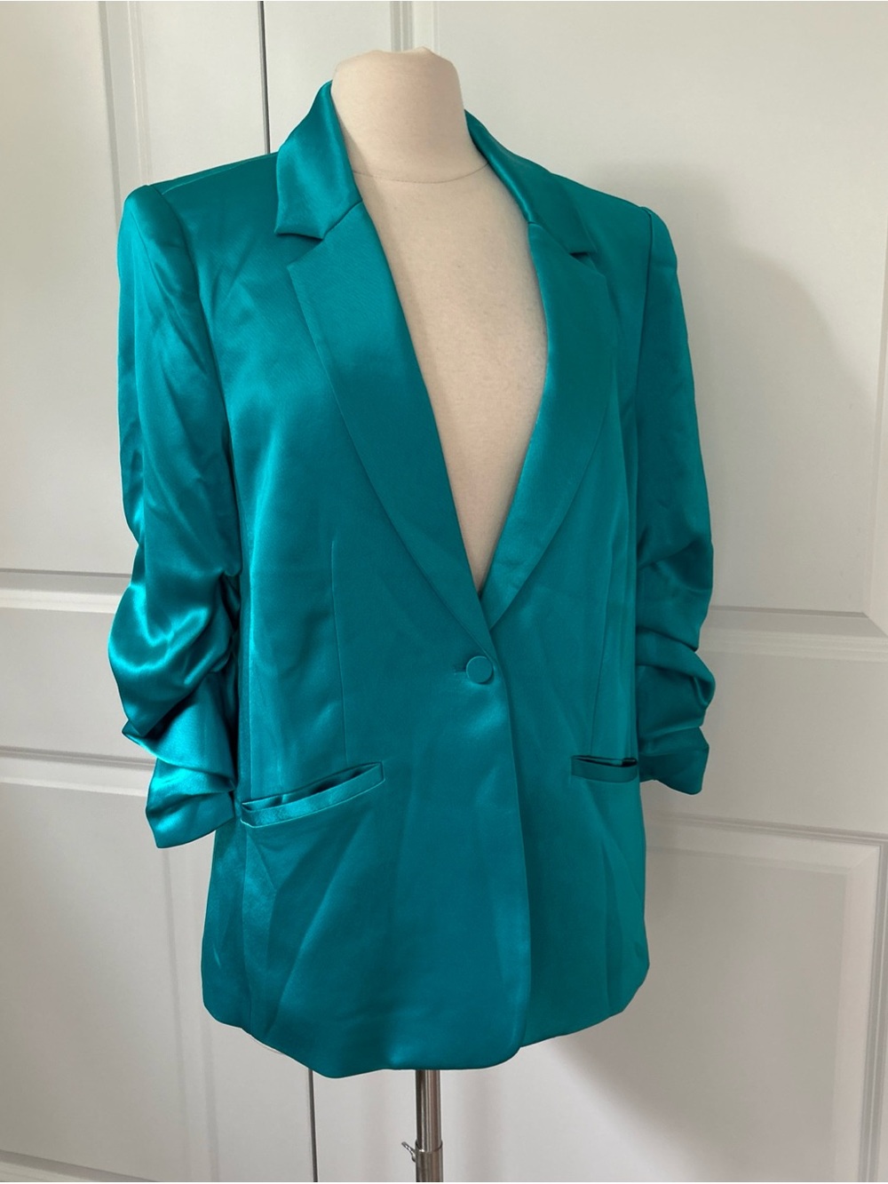NWT $495 Cinq a Sept size 10 Satin Kylie Blazer Blue Jade Ruched Sleeve Jacket